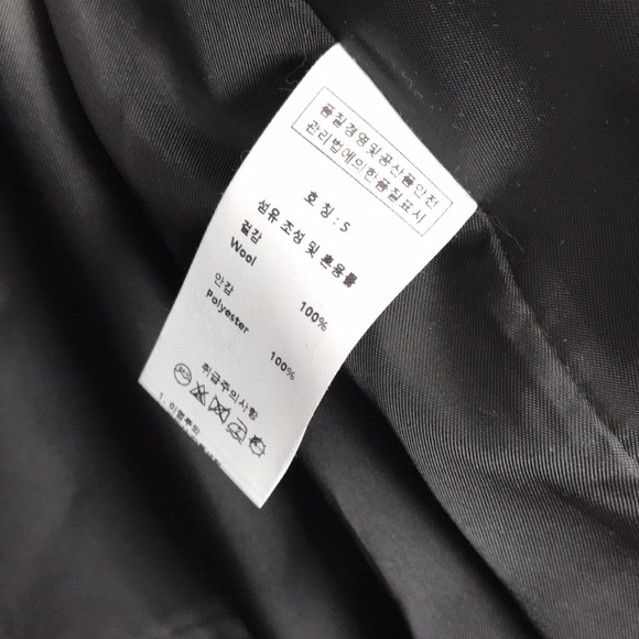 LUXURIOUS, AND ELEGANT COAT ~ Fine wool and fox fur collar. - Picture 13 of 14